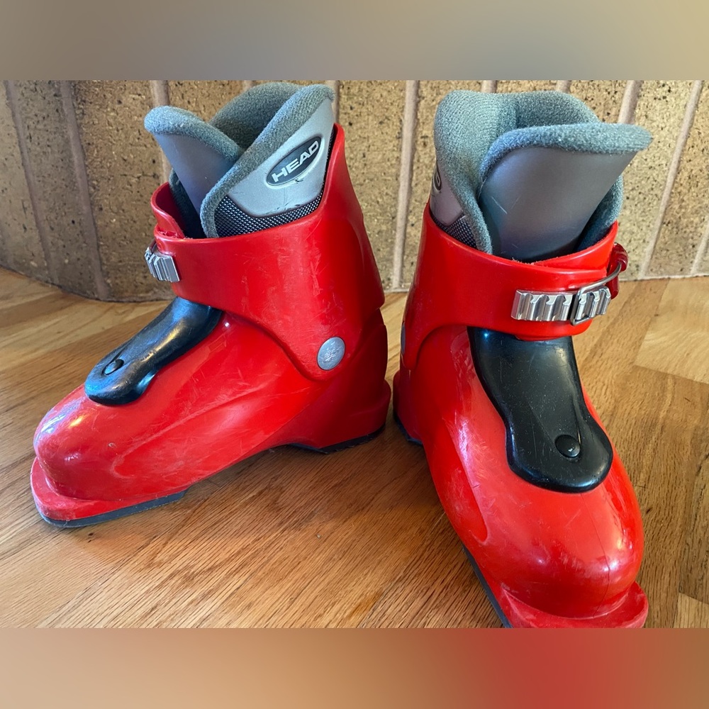 Childrens Ski Boots Red size 17.5 Head brand.221mm. Girls or boys gender neutral